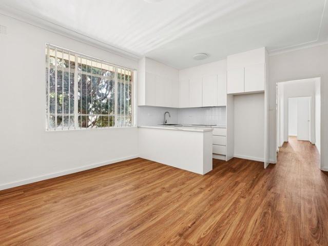 Two Bedroom Retreat Close To Transport & Amenities