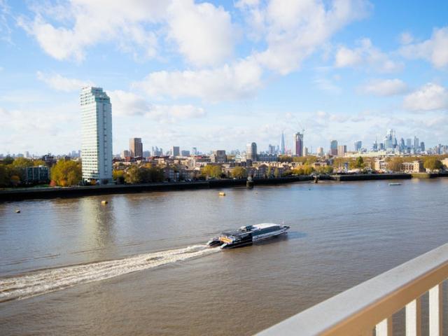 Two Bedroom River View Sub Penthouse Canary Wharf