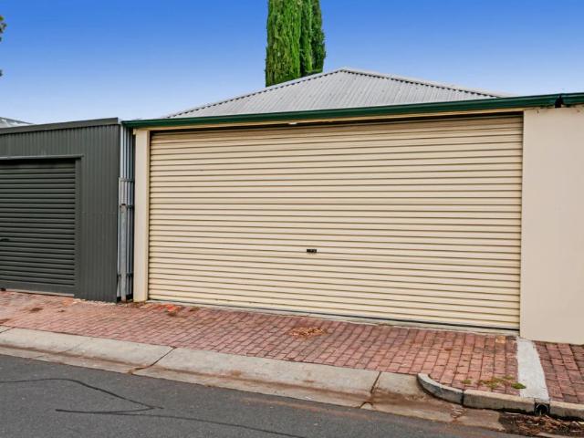 Two bedroom sandstone cottage in popular locale