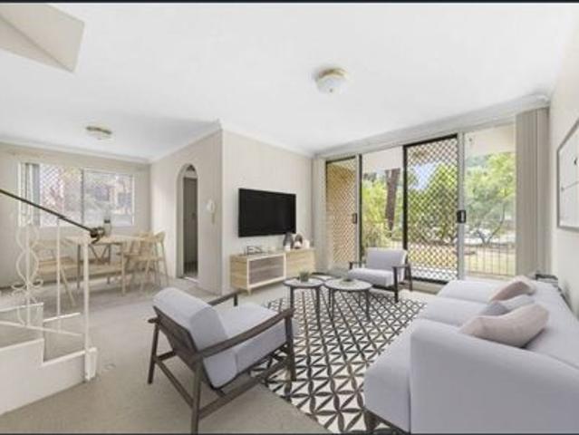 Two Bedroom Split Level Unit Close to Parramatta and Merrylands!