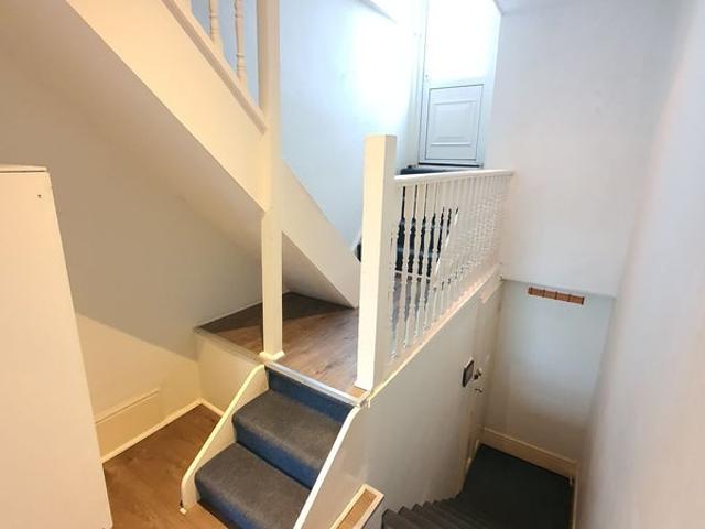 Two bedroom split level apartment to let
