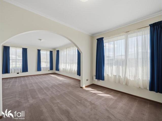 Two Bedroom Stand Alone Brick Unit Convenient Glenorchy Location