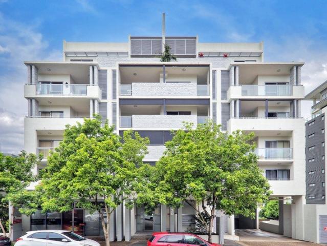 TWO BEDROOM + STUDY APARTMENT MODERN LIVING LIFT ACCESS