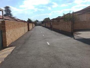 two bedroome townhouse in robin park