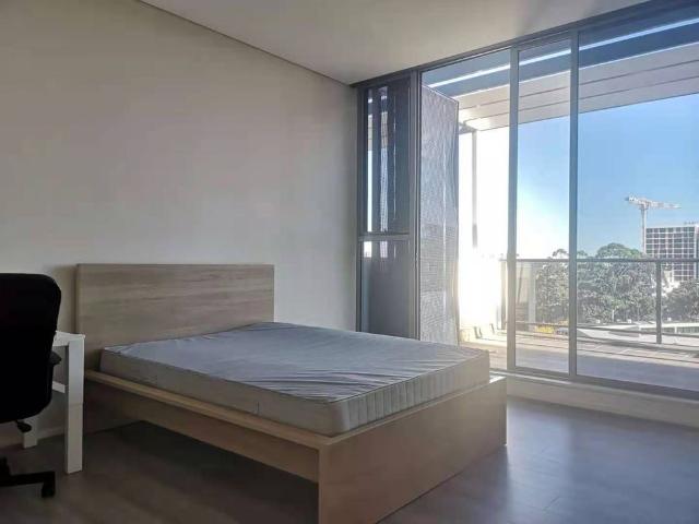 Two bedrooms apartment available in Zetland | Partly furnished
