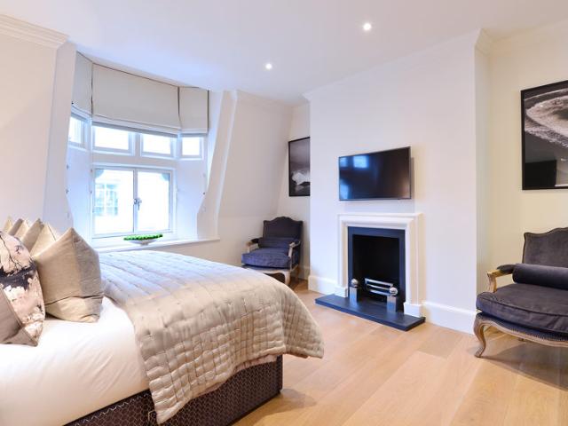 Two Bedrooms Apartment in Duke Street, Mayfair W1K
