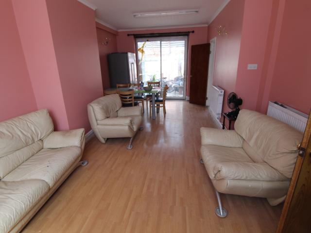 Two Bedrooms Available To Share in a Three Bedroom House in Hayes