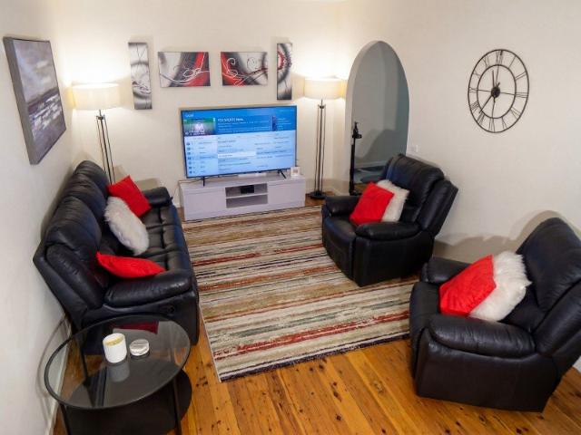 Two bedrooms for lease in a shared household in Muswellbrook, NSW x1 @ $280/week and x1 @$290 rent per week, fully furnished, most bills included
