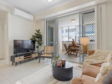 Two Bedrooms Top Floor Two Cars North Facing with Storage