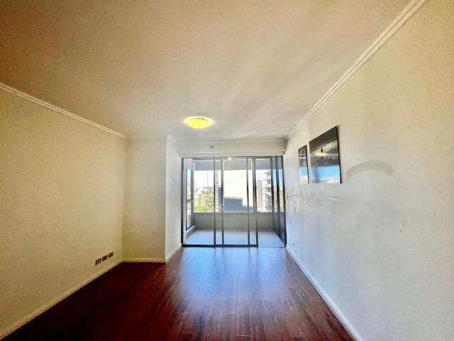 Two Bedrooms Two Bathroom Apartment Plus Car Spaces and study at World Tower