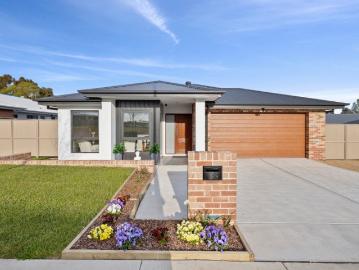 Yass, Yass Valley, Victoria - Equipped kitchen