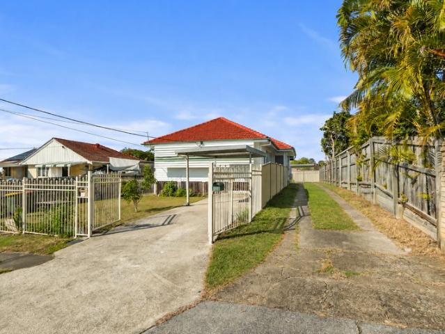 Two Dwellings on 711m2 Land, City Views, Separate Access & Double Income Potential!