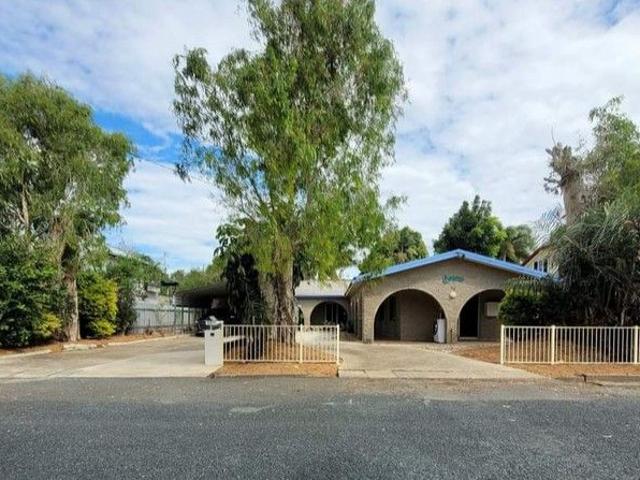 Two Individual Dwellings, One Title, Twin Driveways! Lot size 1017m2