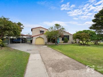 Tuncurry, Crawford River - Swimming pool