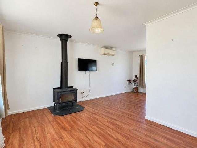 TWO DWELLINGS, ONE VERSATILE PROPERTY