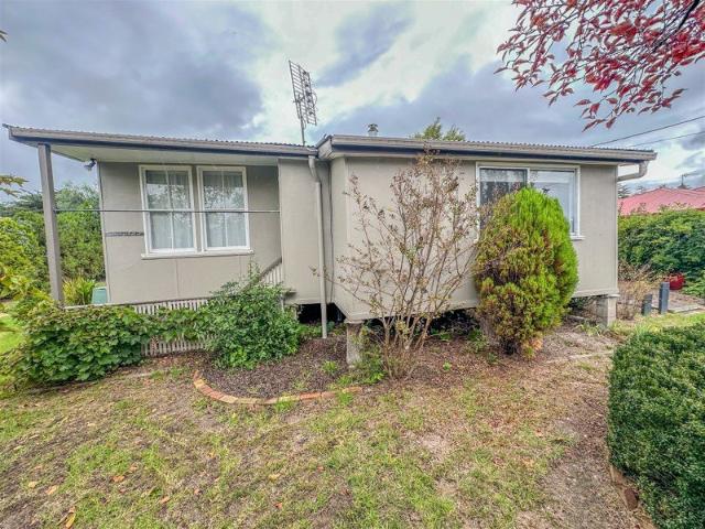 Two fully furnished homes One 2 bedroom house & one self contained cottage on one Title with dual rental income