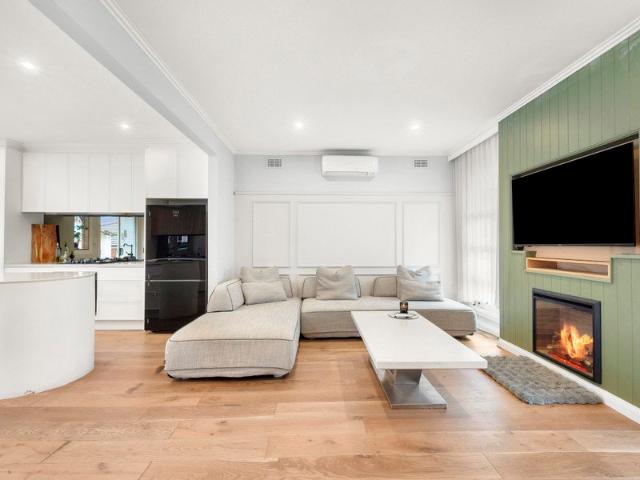 Two Homes, One Opportunity in Oakleigh South