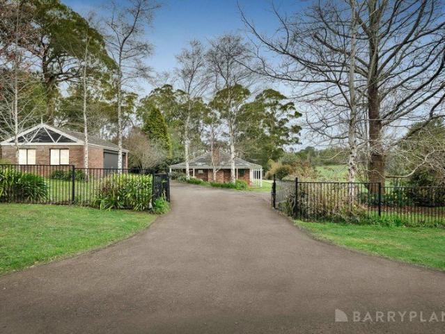 TWO HOMES, ONE EXCEPTIONAL GEMBROOK SETTING