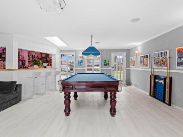 Two Huge Living Areas, Court location!