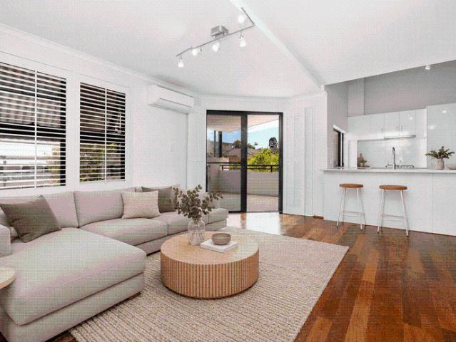 Two Level Apartment in Hamilton