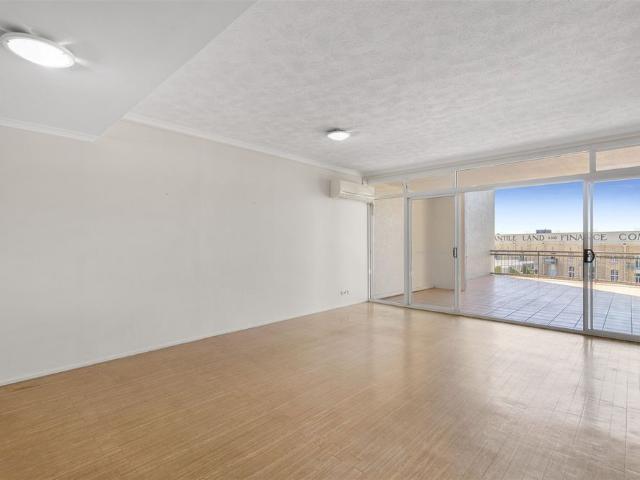 Two Level Apartment in the Heart of Teneriffe