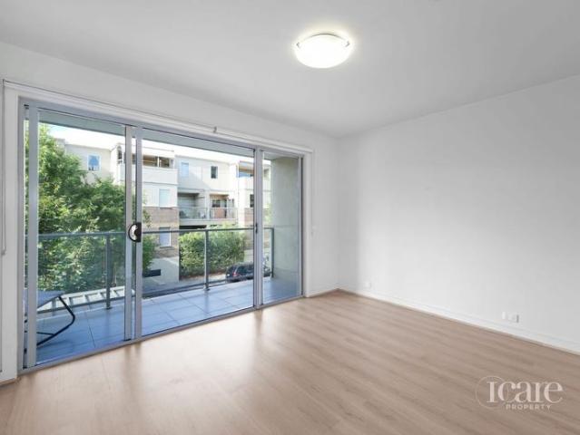 Two Level apartment in the heart of Oakleigh