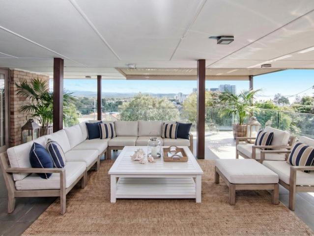 Two level Dual Living Home on 1,015m2 in the Heart of Coolangatta