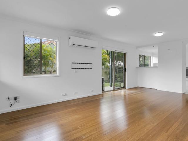 Two Level Duplex in the Heart of Mudgeeraba