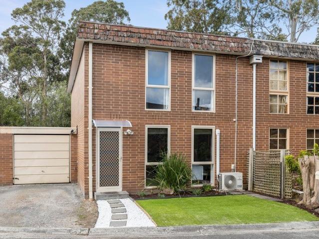 Two Level Entertaining And Comfort
