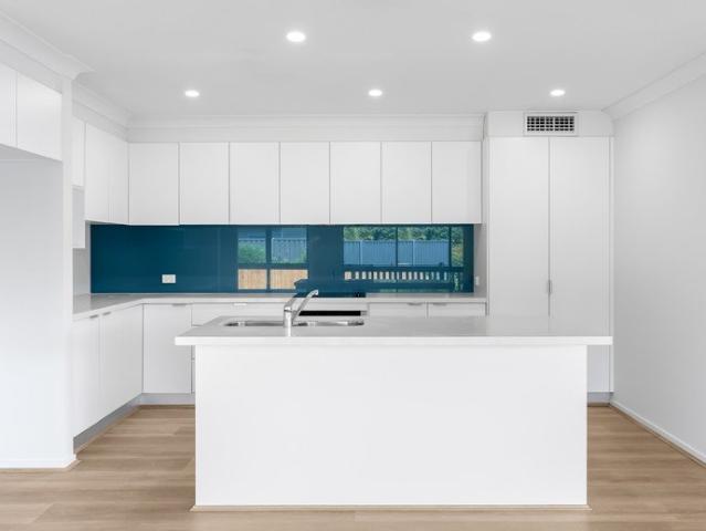 Two Level Family Living with Ducted Air Conditioning within Rainworth State School catchment