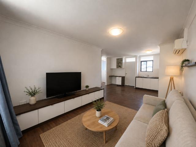 TWO LEVEL HAMILTON APARTMENT LIVING IN PRIME LOCATION
