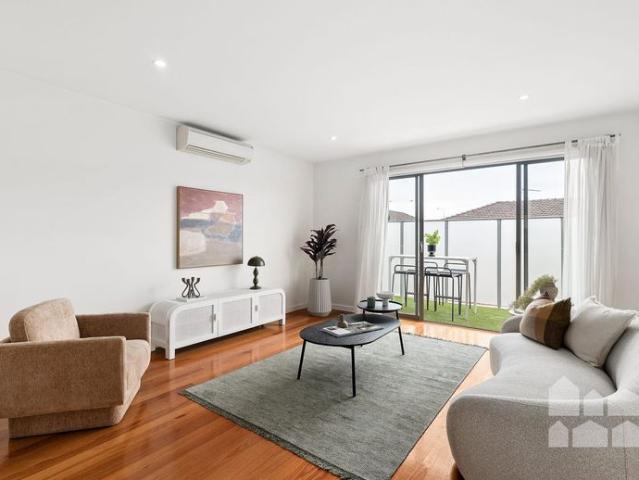 TWO LEVEL INNER CITY LIVING IN SECURE LOCATION
