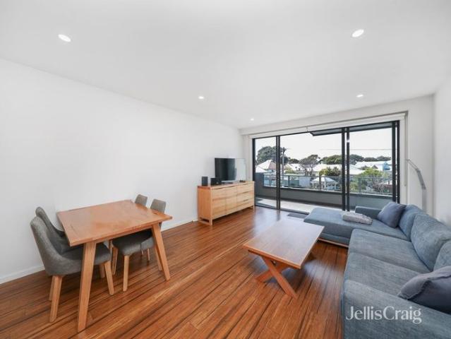 Two Level Living Proximity to Williamstown Beach | 131sqm