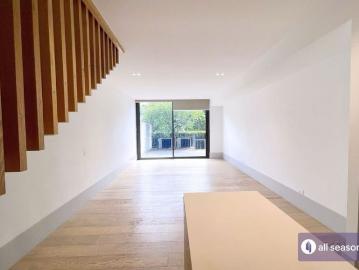 Two Level Stylish 2 Bed Apartment