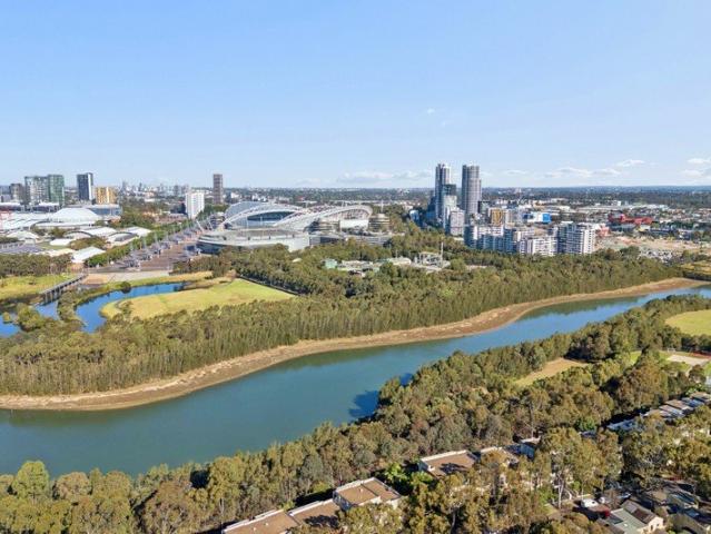 Two Level Three Bedroom Maisonette with River Views and Expansive Balconies