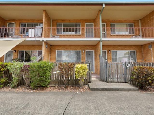 Two Level, Two Bedroom Unit Close to CBD