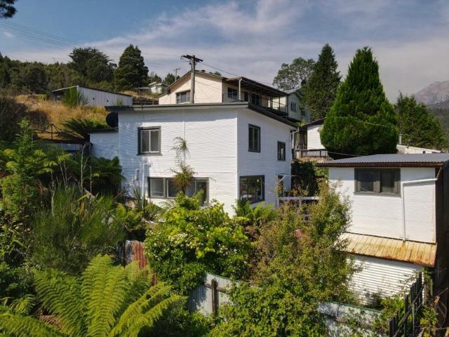 Two Levels of Comfort & Convenience The Perfect Home or Investment!