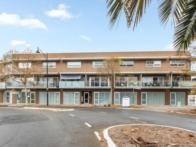Two Levels of Style in the Heart of Mawson Lakes