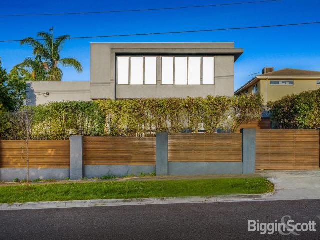 TWO LEVELS OF STYLISH AND SPACIOUS LIVING PLUS CBD VIEWS!