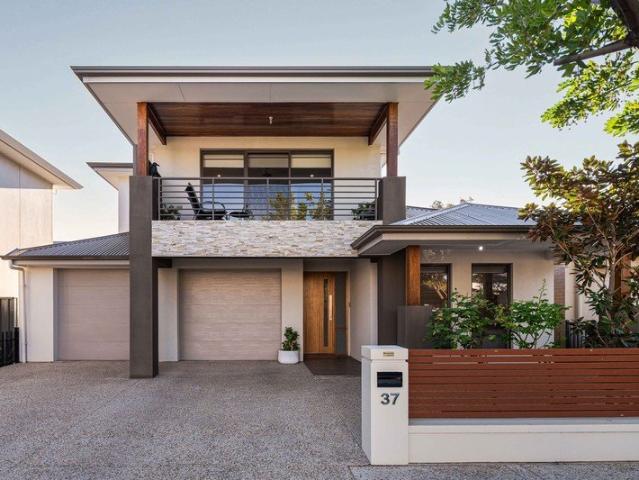 Two Levels, One Unhurried Lightsview Lifestyle
