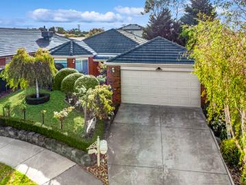 TWO LIVING, FOUR BEDROOM PLUS STUDY, FAMILY HOME IN COURT AREA