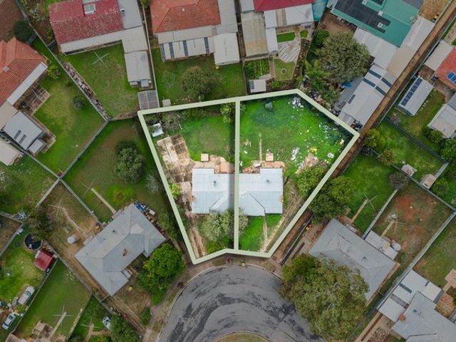 Two Maisonettes on 1230sqm approx. Allotment in Elizabeth Downs!