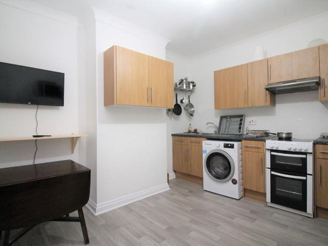 Two Mile Hill Road, Bristol BS15, 2 bed flat to rent, £1,150 pcm | PrimeLocation