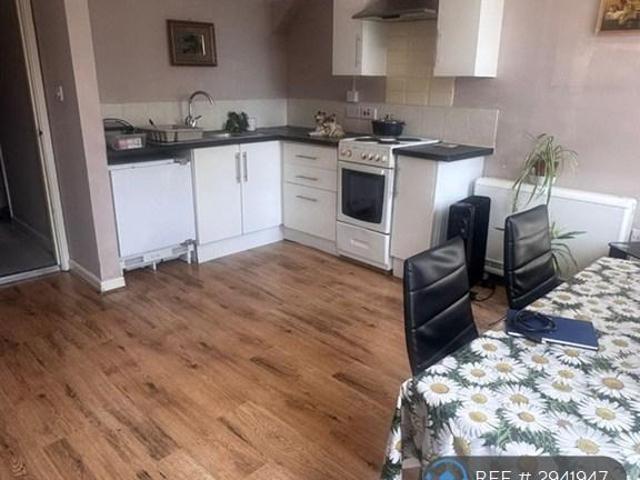 Two Mile Hill Road, Bristol, BS15 2 bed flat to rent £1,300 pcm £300 pw
