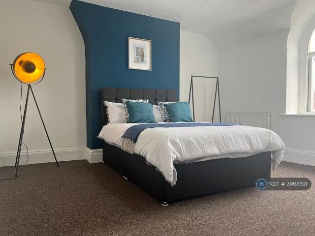 Two Mile Hill Road, Bristol, BS15 4 bed maisonette to rent £2,600 pcm £600 pw
