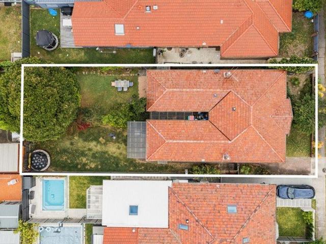 TWO SEMIS ON ONE TITLE WITH FUTURE DEVELOPMENT POTENTIAL STCA + DUPLEX SITE STCA