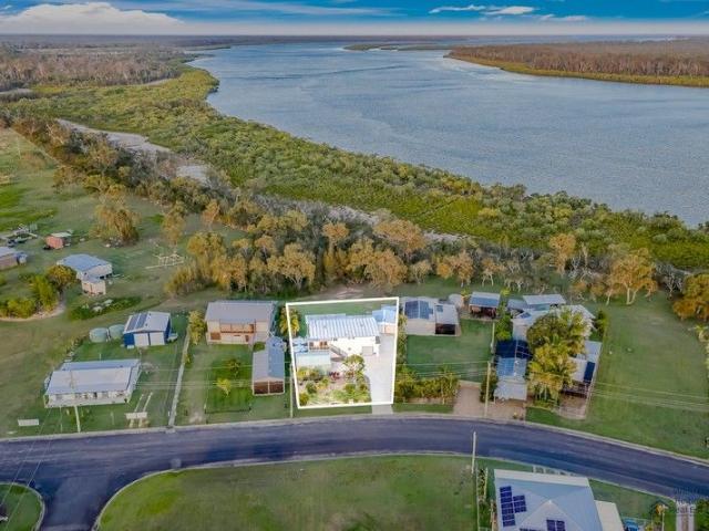 TWO STOREY FAMILY OASIS WITH STUNNING RIVERFRONT VIEWS