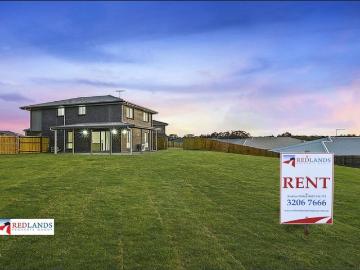 TWO STOREY HOME ON HUGE 895m2 BLOCK 2 ENSUITES SIDE ACCESS, AIR CON, STUDY & MORE!