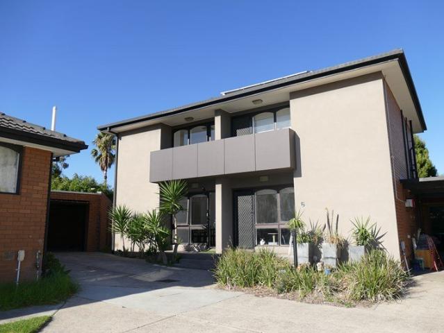 TWO STOREY UNIT WITH MODERN PRESENTATION