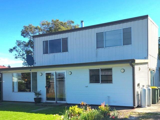 Two Storey with water views, in Walpole's heart!